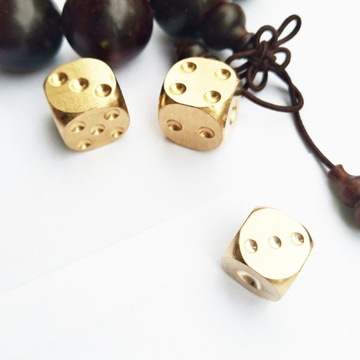 ЗОЛОТЫЕ МЕТАЛЛИЧЕСКИЕ КОСТИ ДРУГОЙ ПОДАРОК