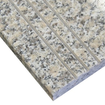 Stopień granitowy z ryflami G602 poler 150x33x2 cm