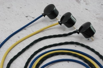 плоская вилка SLIM 230 В не выступает из розетки LOFT