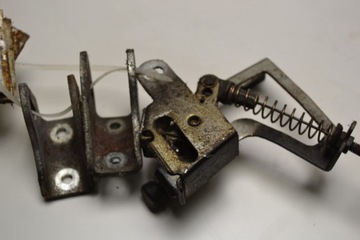 Mercedes R107 SL Ригельный механизм замков крыши