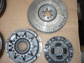 Zestaw sprzęgła, koło zamachowe SMART FORFOUR W453