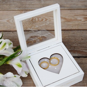 КОРОБКА ДЛЯ ОБРУЧАЛЬНЫХ КОЛЬЦ БЕЛАЯ с гравировкой СЕРДЦЕ