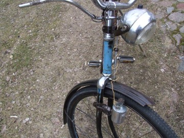 Винтажный антикварный велосипед