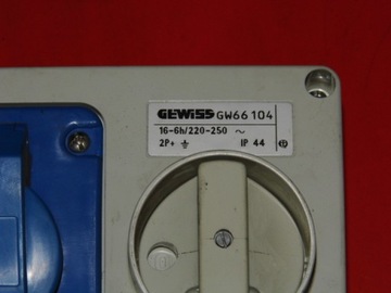 Розетка с выключателем Gewiss GW 66 + вилка 230В