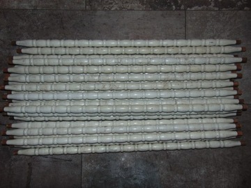 Przedwojenne drewniane tralki dł.73 cm.i 67,5 cm.