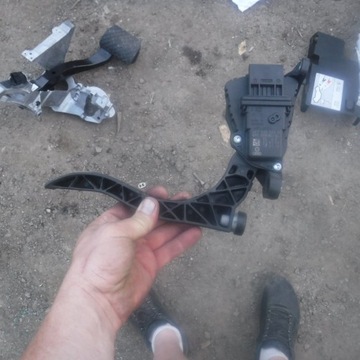 Potencjometr Gazu Audi A6 C6 2.4 4F1723523A