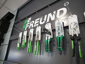 Młotek PVC ze szpicem FREUND 01684000