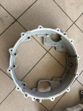 Nissan Titan 18r 5.0 V8 adapter obudowa skrzyni dzwon 4324959