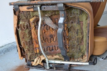 Mercedes R107 SL Передние сиденья без подголовников