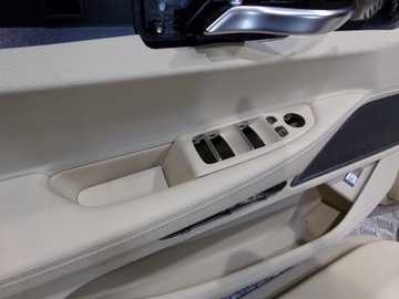 BMW G11 G12 TAPICERKA BOCZEK DRZWI PRZÓD TYŁ BEŻ