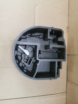 FORD FIESTA MK8 17-19r.- Styropian koła zapasowego