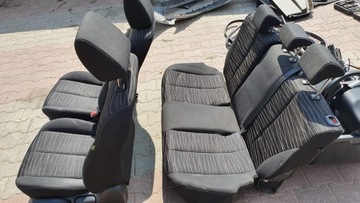 KOMPLET SEDADLA SEDADLO POHOVKA MAZDA 2 DE 07R-