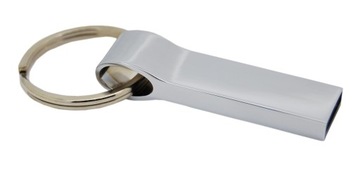 Флешка-брелок емкостью 32 ГБ с гравировкой имени