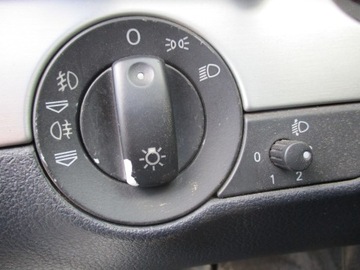 AUDI A4 B7 AVANT KOMBI SPÍNAČ SVĚTEL