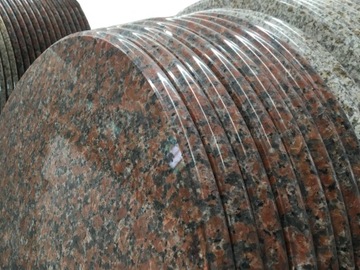 Столешница из гранита G562, 65 см, фрезерованный край, полукруглая