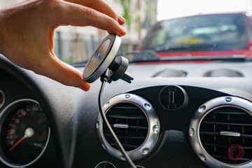Uchwyt na telefon+ładowarka Mercedes A/CLA/GLA BA4