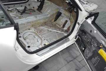 PORSCHE 911 996 CABRIO PRÓG SŁUPEK PRAWY