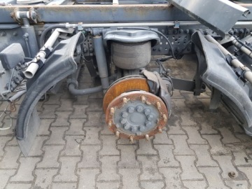 Mercedes Actros MP4 с подвеской продольного моста