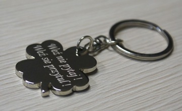 Брелок Клевер, ДВУХСТОРОННЯЯ гравировка с Вашей надписью