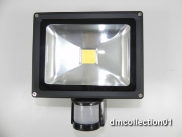 Галогенный светодиодный прожектор 50 Вт с датчиком движения IP65