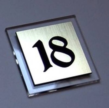 Табличка с номером на плексигласе - ГРАВИРОВКА