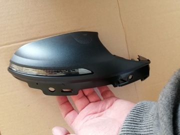 MEGANE IV OBUDOWA LUSTERKA PRAWA KIERUNKOWSKAZ
