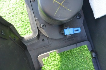 TUNEL ŚRODKOWY PODŁOKI DODGE JOURNEY FIAT FREEMONT