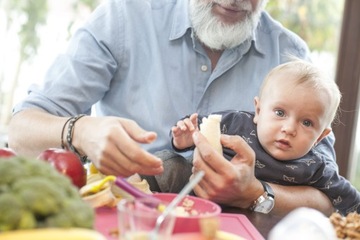 Силиконовый нагрудник с карманом MINT Kiokids