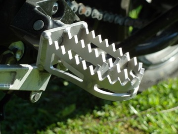 Suzuki V-Strom DL650, подножки для эндуро DL1000