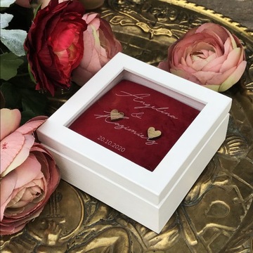 БЕЛАЯ КОРОБКА ДЛЯ ОБРУЧАЛЬНЫХ КОЛЬЦ с гравировкой WEDDING LOVE