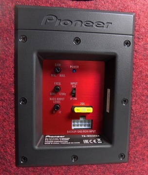 PIONEER ACTIVE BASS TUBE BOX 1300 Вт + КАБЕЛИ