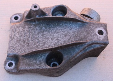 BMW F10 ŁAPA SILNIKA LEWA 3,0D 530D 6777623