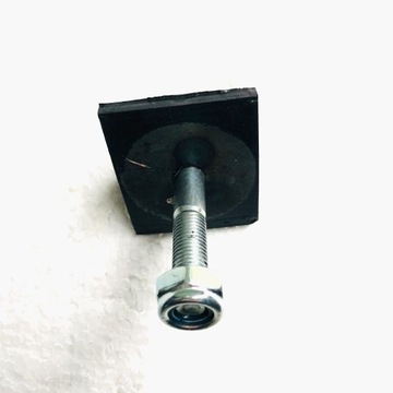 ВИНТ ЦЕНТРАЛЬНОЙ ПРУЖИНЫ FIAT 126P