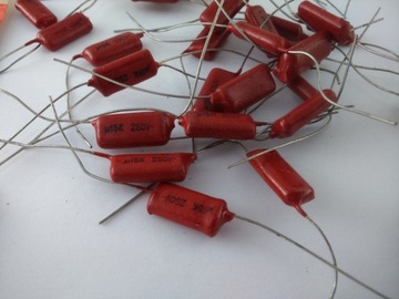 Конденсатор Unitra Miflex MKSE 018-01 250В