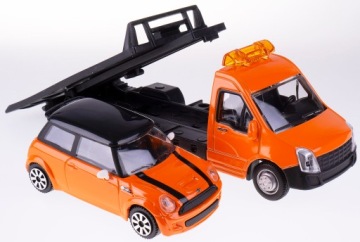 АВТОМОБИЛЬНЫЙ ГРУЗОВИК + MINI COOPER S BBURAGO 1:43 ОРАНЖЕВЫЙ