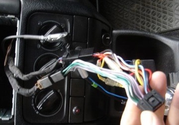 АНТЕННЫЙ СЕПАРАТОР VW Seat Skoda Audi ISO -DIN