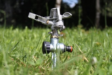 ИМПУЛЬСНЫЙ МЕТАЛЛИЧЕСКИЙ СПРИНКЕР ДЛЯ ПОЛИВА САДОВ