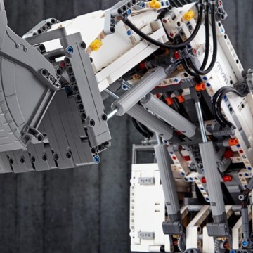 LEGO Technic 42100 Экскаватор Liebherr R 9800