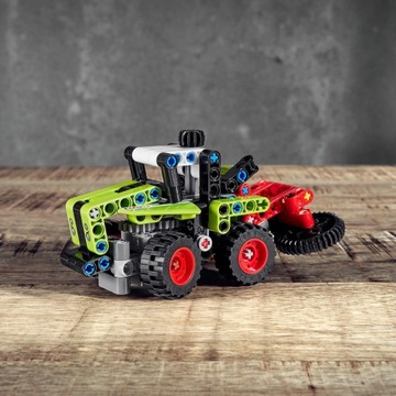 LEGO Technic Мини CLAAS XERION 42102
