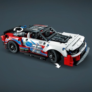LEGO Technic 42153 Chevrolet Camaro ZL1 NASCAR Racer 672 кубика
