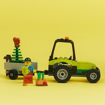 LEGO City Great Vehicles (60390) Трактор в парке