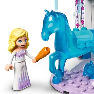 LEGO Disney 43209 Ледяная конюшня Эльзы и Нокки