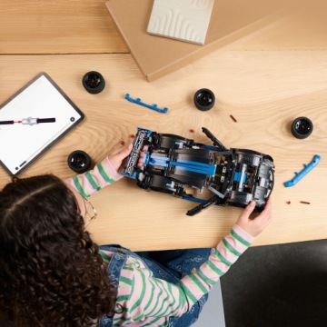 Гоночный автомобиль LEGO Technic Porsche GT4 e-Performance / 42176 + сумка