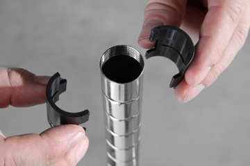 Складской стеллаж складной с регулируемыми решетчатыми полками.