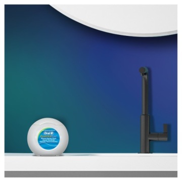 Зубная нить ORAL-B Essential Floss вощеная мятная 50 м