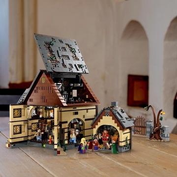 LEGO Ideas 21341 Disney Фокус-покус: Хижина сестер Сандерсон