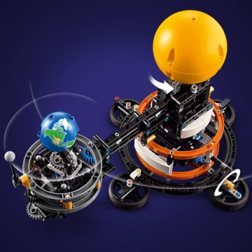 LEGO Technic 42179 Планета Земля и Луна на орбите