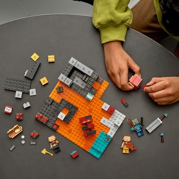 Кирпичи LEGO Minecraft 21185 Бастион Пустоты Магмолаз Пиглин Жестокий