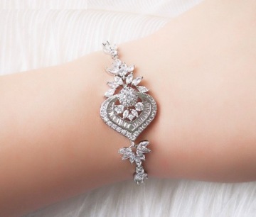 ЭКСКЛЮЗИВНЫЙ БРАСЛЕТ С БРИЛЛИАНТОМ ЦИРКОНИЯ