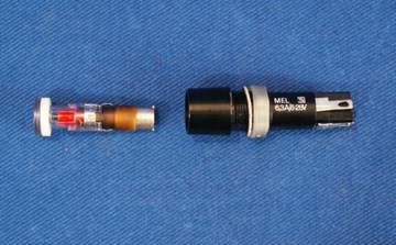 Разъем предохранителя с сигнализацией выгорания